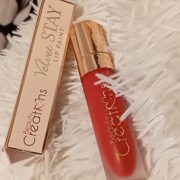 Beauty Creations Velvet Stay “Red Affair” - Picture 3 of 10